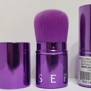 Sephora kabuki makeup brush with cover retractable metallic purple ! Super soft